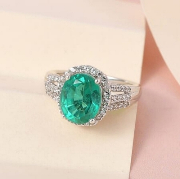 Emeraldine Quartz (Triplet) With Natural White Zircon Accented Triple Shank Ring - Picture 3 of 6